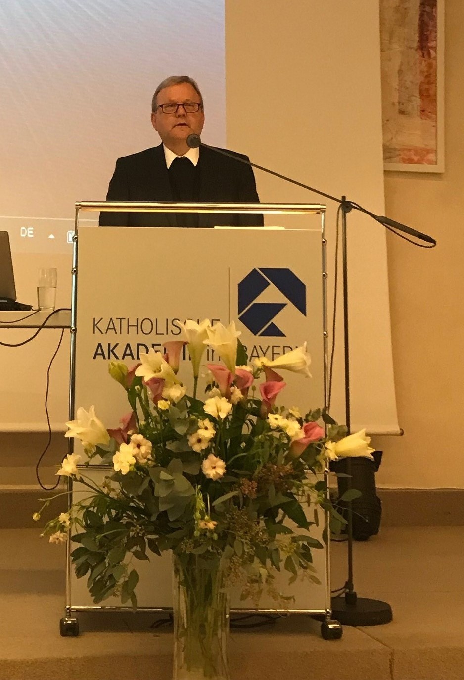 Bischof Bode beim Symposium in München